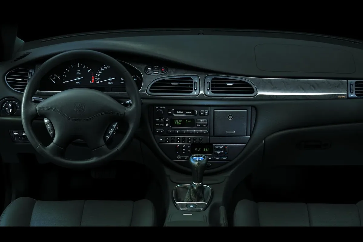 Jaguar S-Type. Wnętrze przed liftingiem