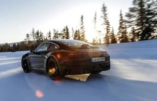 Nowe Porsche 911 niemal w pełnej krasie — zdjęcie 5