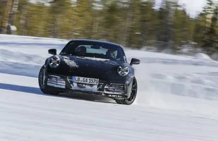 Nowe Porsche 911 niemal w pełnej krasie — zdjęcie 10