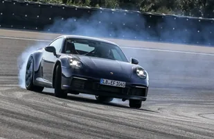 Nowe Porsche 911 niemal w pełnej krasie — zdjęcie 1