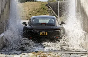 Nowe Porsche 911 niemal w pełnej krasie — zdjęcie 11