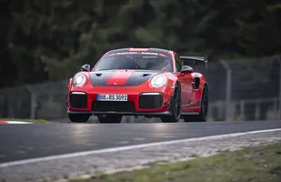 Porsche 911 GT2 RS z rekordem Nurburgringu — zdjęcie 2