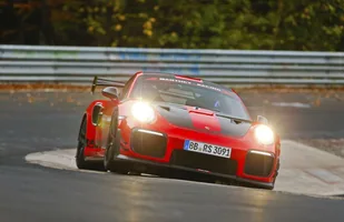 Porsche 911 GT2 RS z rekordem Nurburgringu — zdjęcie 1