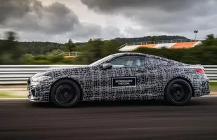 BMW M8 nadjeżdża — zdjęcie 8