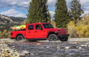 Jeep Gladiator. Nowy pickup amerykańskiej legendy — zdjęcie 2