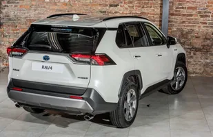Toyota RAV4 V. Polskie ceny — zdjęcie 7