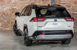 Toyota RAV4 V. Polskie ceny — zdjęcie 8