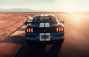 Ford Mustang Shelby GT500 — zdjęcie 9