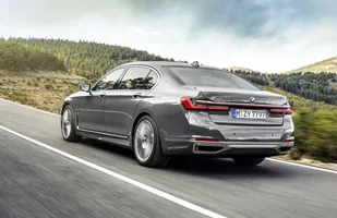 BMW serii 7 po liftingu — zdjęcie 4