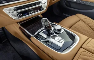 BMW serii 7 po liftingu — zdjęcie 8