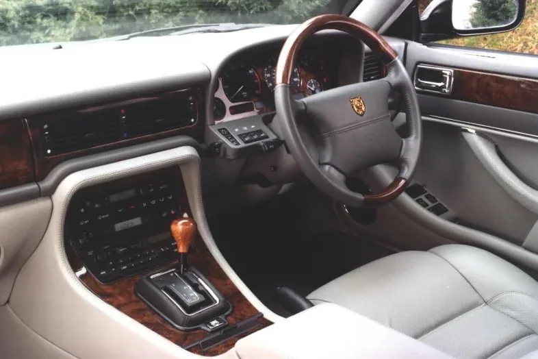 Wnętrze Jaguara XJ