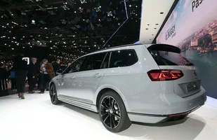 Volkswagen Passat Variant R-Line Edition — zdjęcie 3