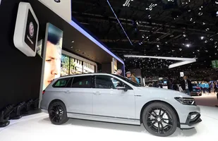 Volkswagen Passat Variant R-Line Edition — zdjęcie 4