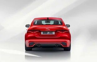Jaguar XE po liftingu — zdjęcie 2