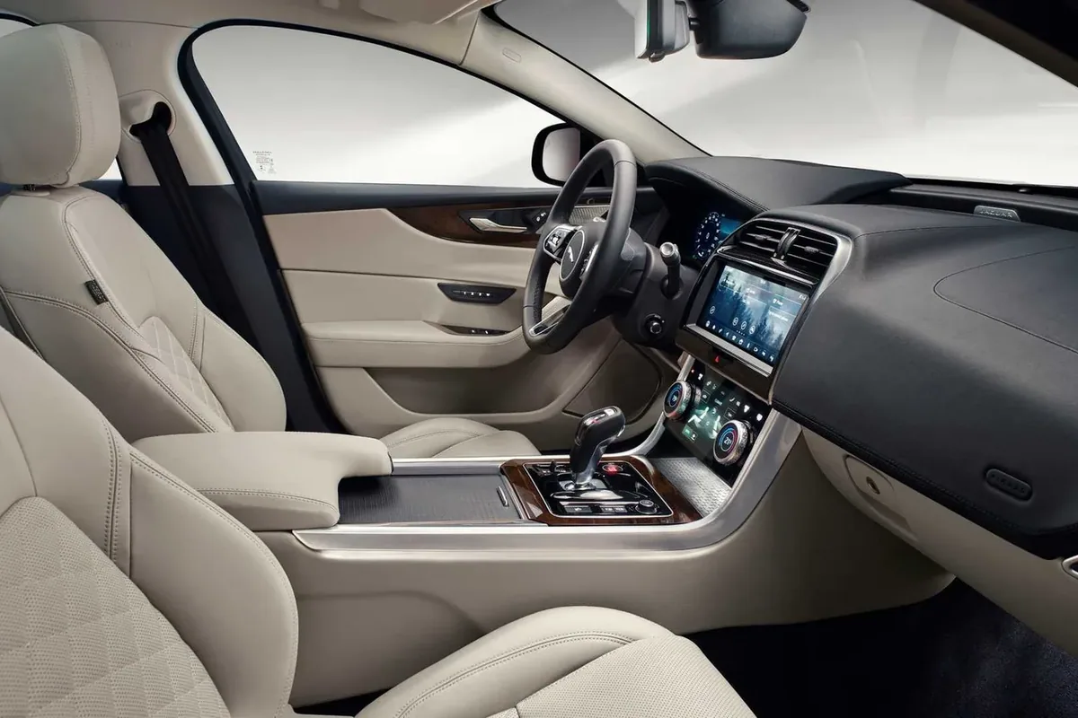 Jaguar XE po liftingu
