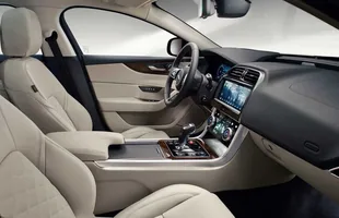 Jaguar XE po liftingu — zdjęcie 5