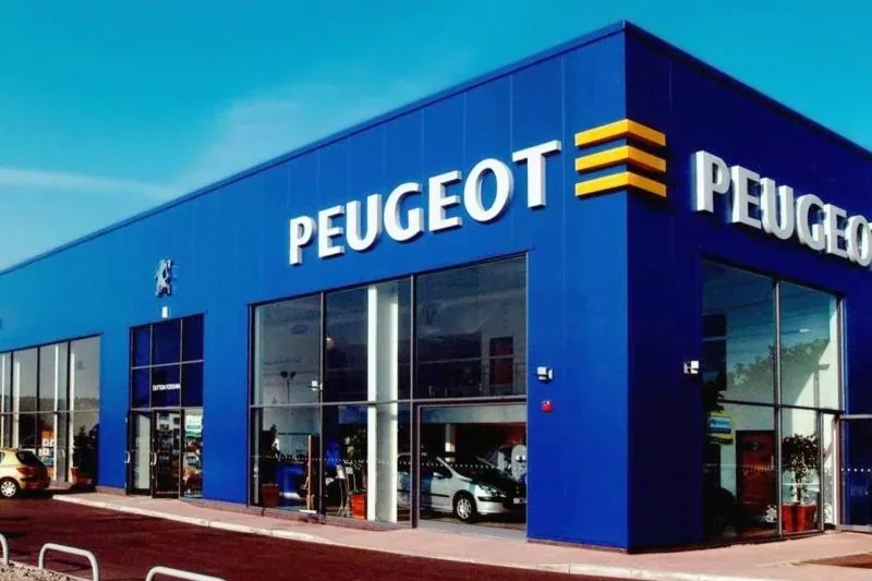 Peugeot i Citroen również zanotowały spadki sprzedaży