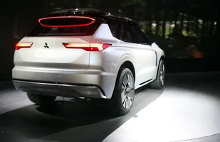 Mitsubishi Engelberg Tourer — zdjęcie 2