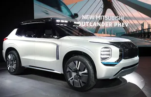 Mitsubishi Engelberg Tourer — zdjęcie 5
