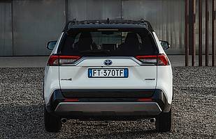 Już połowa nowych Toyot to hybrydy!