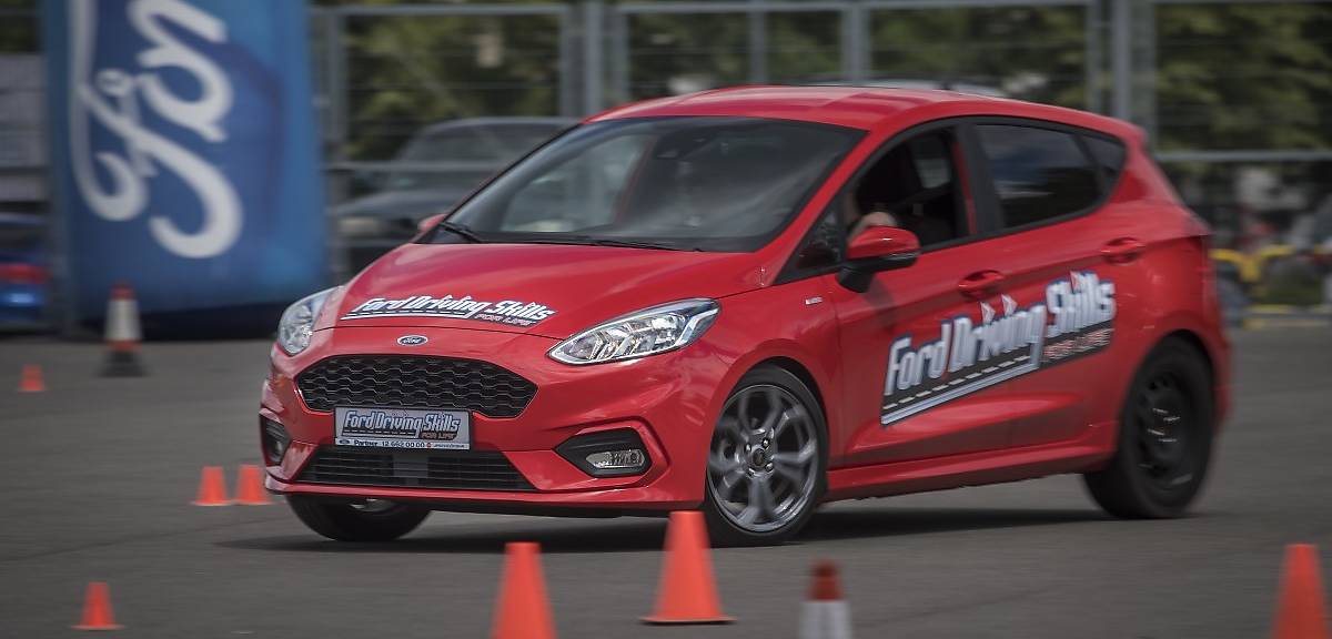 Ford uczy jazdy młodych kierowców