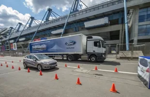 Ford uczy jazdy młodych kierowców — zdjęcie 3