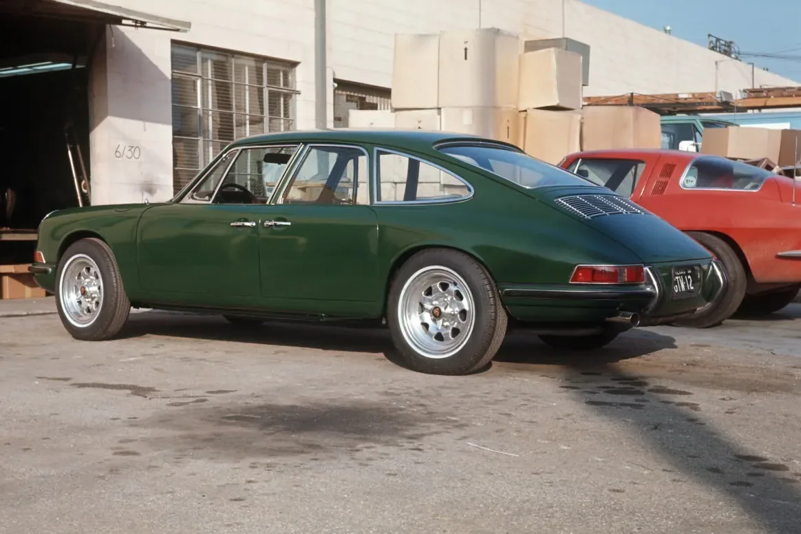 Zbudowany w latach 60-tych prototyp czterodrzwiowego Porsche zbudowanego na bazie modelu 911 S