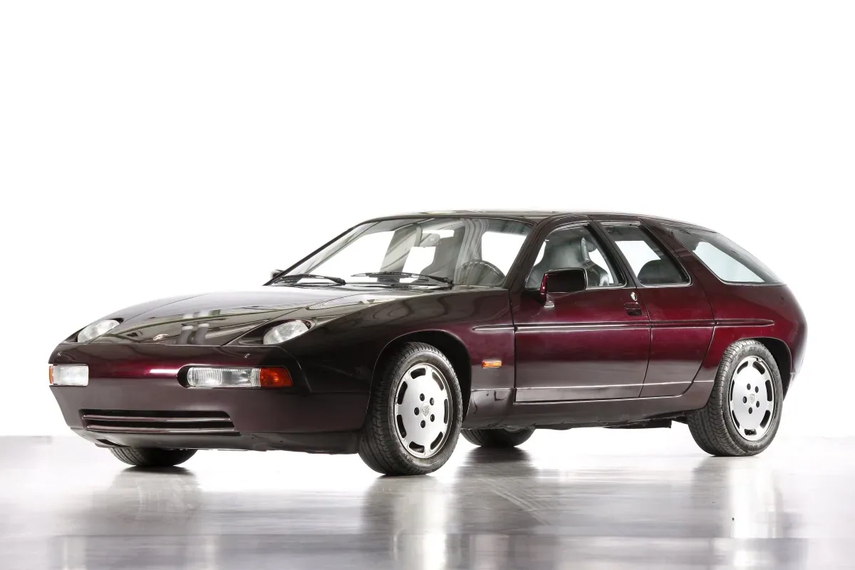 Prototyp czterodrzwiowego Porsche zbudowany w latach 80-tych na bazie modelu 928