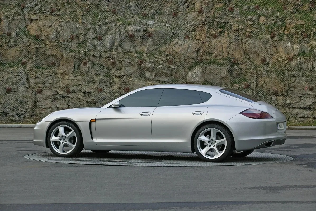 Prototyp Porsche Mirage - z tego pojazdu zrodziła się Panamera