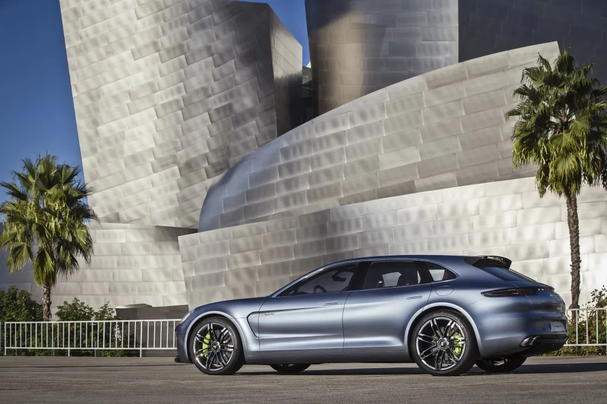 Prorotyp Porsche Concept Sport Turismo z 2012 roku. Auto trafiło do produkcji jako Panamera Sport Turismo w 2017 roku