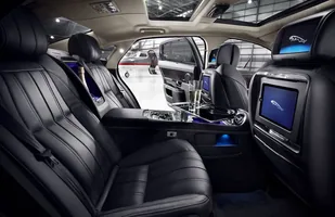 W angielskim stylu. Oto Jaguar  XJ Ultimate — zdjęcie 2