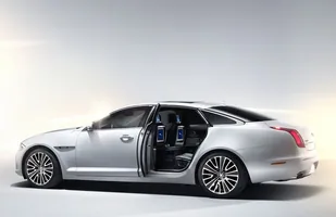 W angielskim stylu. Oto Jaguar  XJ Ultimate — zdjęcie 6