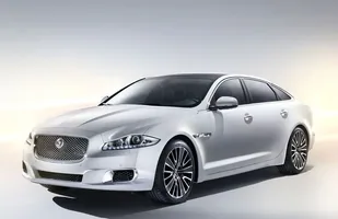 W angielskim stylu. Oto Jaguar  XJ Ultimate — zdjęcie 7