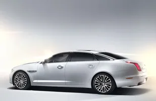W angielskim stylu. Oto Jaguar  XJ Ultimate — zdjęcie 8
