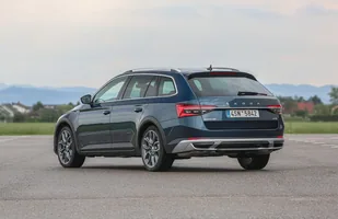 Skoda Superb po modernizacji — zdjęcie 9