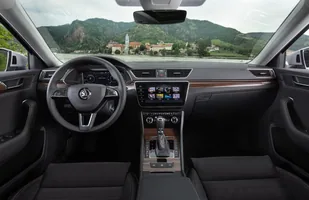 Skoda Superb po modernizacji — zdjęcie 11