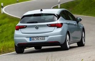 Opel Astra po liftingu — zdjęcie 3