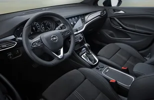 Opel Astra po liftingu — zdjęcie 4