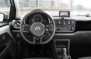 Volkswagen Up! za 31 290 zł. Ale ma tylko koła — zdjęcie 4