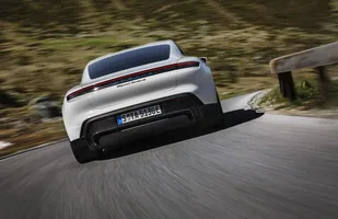 Porsche Taycan oficjalnie pokazane! — zdjęcie 7