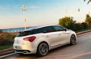 Citroen DS5 za 100 tys. zł. Ma prawie wszystko — zdjęcie 3