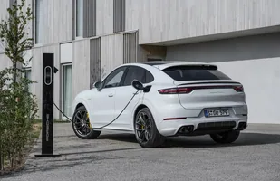 12 hybryd plug-in Porsche — zdjęcie 1
