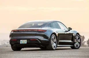 Porsche Taycan wkrótce w salonach — zdjęcie 4