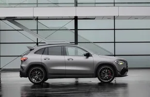 Mercedes-AMG GLA 45 4MATIC+. Sportowa nowość — zdjęcie 4