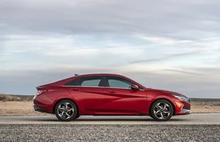 Hyundai Elantra nowej generacji — zdjęcie 2