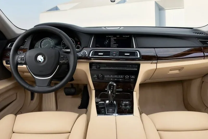 Wnętrze BMW serii 7 po liftingu