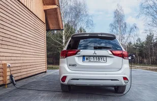 Odświeżony Mitsubishi Outlander PHEV już w Polsce — zdjęcie 5