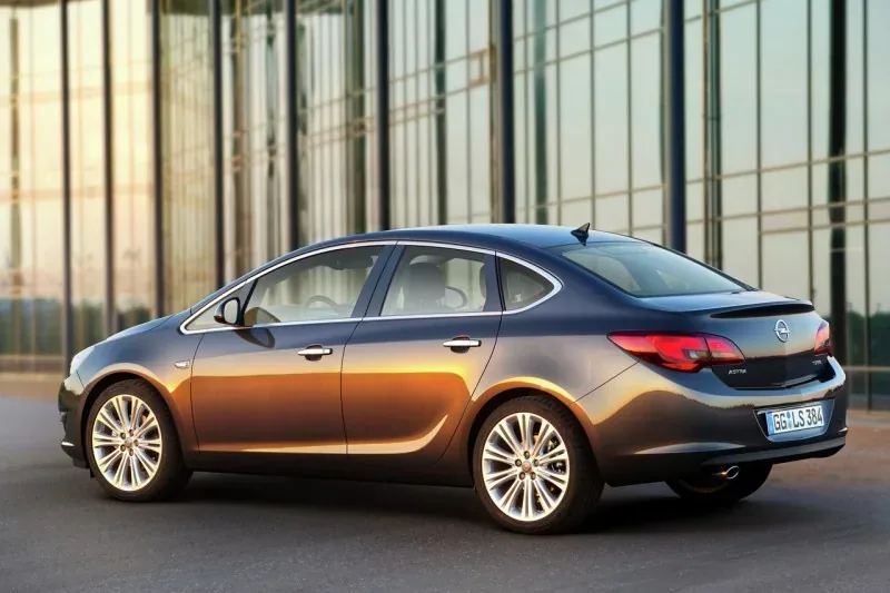 Opel Astra IV sedan