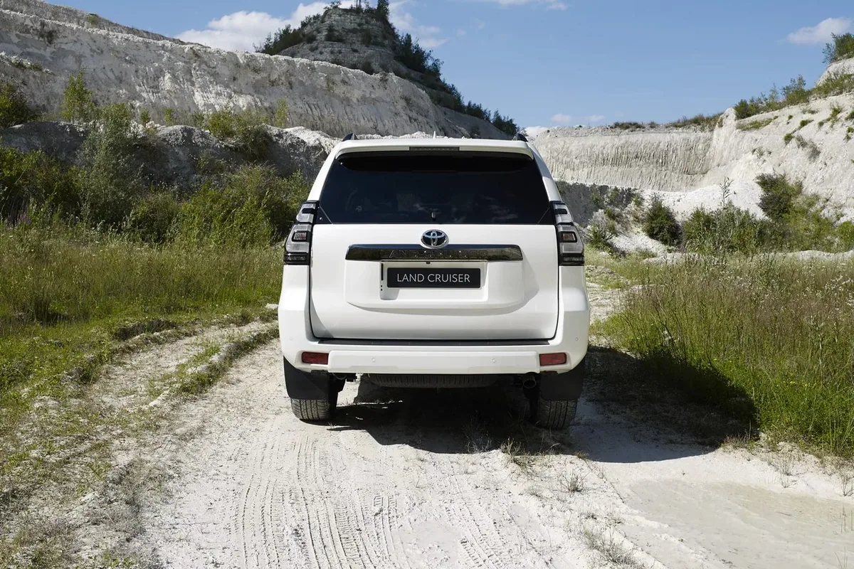 Toyota Land Cruiser z pakietem Black