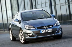 Opel Astra po liftingu. Z mocnym dieslem — zdjęcie 2